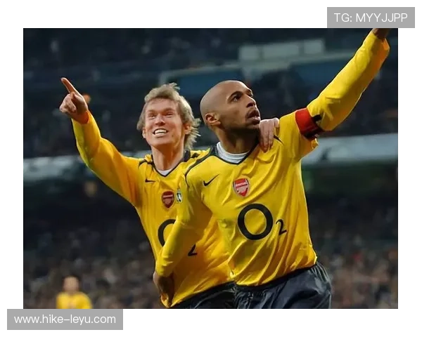 足球巨星九宫格：盘点足坛十大顶级球员的精彩瞬间与巅峰表现